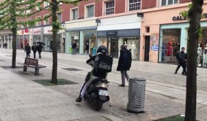 A Amiens, les scooters d'UberEATS parmi les piétons