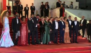 Cannes: l'équipe de "Bacurau" foule le tapis rouge du festival