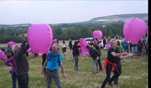 Les lanternes s'envolent pour les Rubans roses