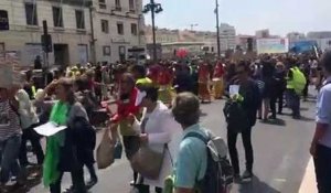 Marseille : gilets jaunes et marche pour le climat défilent ensemble