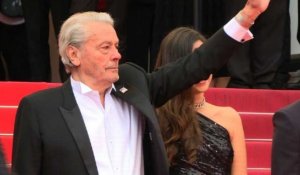 Festival de Cannes: Alain Delon monte les marches
