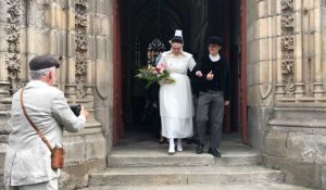 Fête de la Bretagne à Quimper avec la reconstitution d'un mariage et d'un marché 