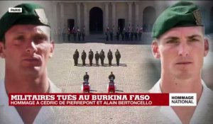 Hommage national aux deux commandos : les cercueils des deux militaires quittent la cour des Invalides
