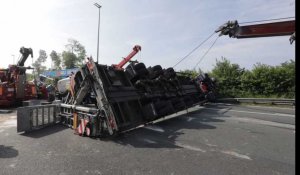 L'autoroute E40 fermée à cause d'un camion sur le flanc