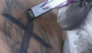 Prisons philippines: une croix sur un tatouage pour renoncer à la violence