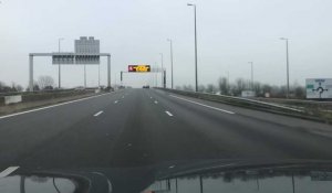 A16 à Calais: les migrants au milieu de l'autoroute