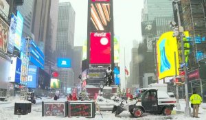 USA: la neige recouvre NY alors qu'une tempête frappe la côte Est