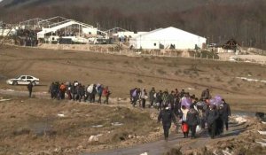 Bosnie: des migrants évacués d'un camp incendié