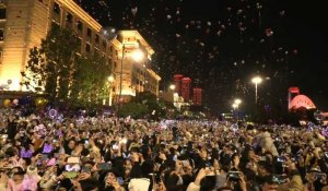 Chine: des milliers de personnes célèbrent le nouvel an à Wuhan