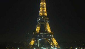 Nouvel an: la Tour Eiffel scintille à minuit