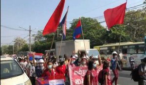 Des manifestants défilent à Rangoun contre le coup d'Etat