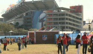 Super Bowl : les fans se rassemblent au stade Raymond James