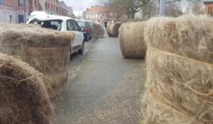 Des ballots de paille se sont renversés dans les rues de Téteghem