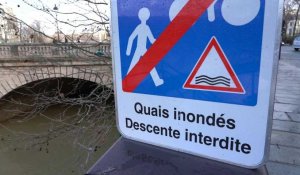 Paris: les voies sur berges inondées par la crue de la Seine