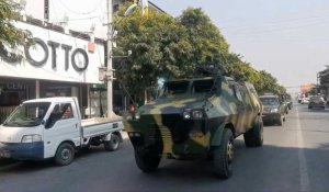 Coup d'Etat en Birmanie: des véhicules blindés roulent dans les rues de Mandalay