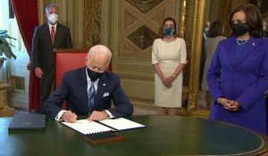 USA: Biden signe ses premiers documents officiels en tant que président