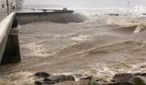 La tempête Bella déchaîne la mer à Wimereux