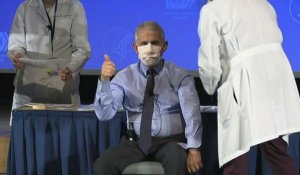 Le Dr Fauci, conseiller de Trump et Biden, vacciné contre le Covid