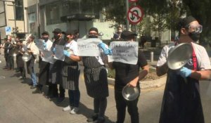 "Ouvrir ou mourir": des employés de la restauration manifestent à Mexico