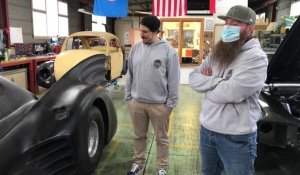 Achicourt : le Batmobile en réparation dans leur garage auto