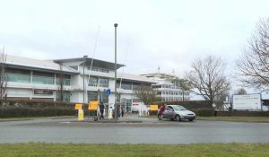 La vaccination commence à l'hippodrome d'Epsom Downs, transformé en l'un des septs centres de vaccination massive en Angleterre (2)