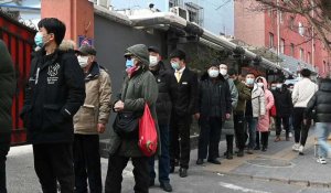 Pékin: longues files d'attentes au lancement d'un dépistage massif après quelques cas de Covid