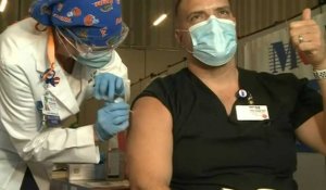 Pandémie: premières vaccinations dans le sud de la Floride