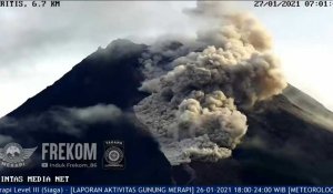 Indonésie: le volcan Merapi entre en éruption