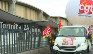 Retraites: manifestation à l'aéroport Roissy-Charles de Gaulle