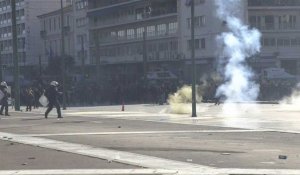 Catastrophe ferroviaire en Grèce: des cocktails Molotov et des gaz lacrymogènes à Athènes