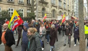 Retraites: les manifestants défilent à Paris