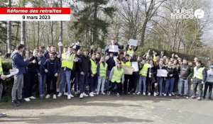 VIDÉO. Près de Lisieux, plus de 150 élèves organisent un blocus devant le lycée Le Robillard 