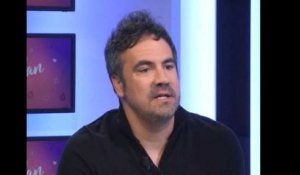 "Ça m’a coûté plein de choses…" : Alex Goude se livre sur la naissance de son enfant issu d’une GPA