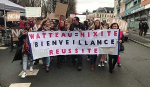 Valenciennes : 250 manifestants pour dire "non" à la fermeture du collège Watteau