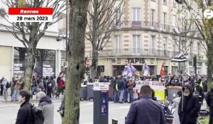 Rennes. La tête de cortège face à la police, avenue Janvier à Rennes