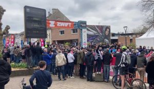 Paris-Roubaix: Ambiance à Denain pour le départ de l'édition féminine