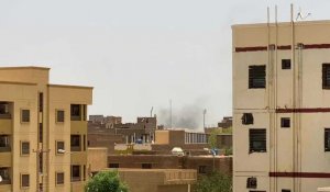Soudan: de la fumée s'élève lors de combats entre armée et paramilitaires
