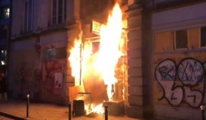 VIDEO. Retraites : un bureau de police pris d'assaut dans le centre-ville de Rennes