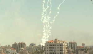 Raids israéliens sur Gaza, tirs de roquettes vers Israël