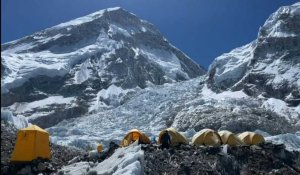 Les sherpas ouvrent la saison d'escalade de l'Everest