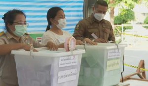 Législatives en Thaïlande : le dépouillement des votes en cours