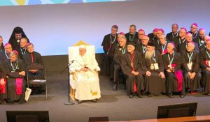 Le pape François arrive au Palais du Pharo à Marseille pour prononcer un discours
