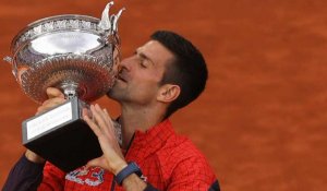 Roland-Garros: réactions de supporters au 23e titre majeur de Djokovic