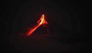 TIMELAPSE: Le volcan philippin Mayon en éruption