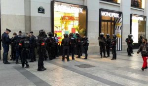Violences urbaines: important dispositif policier sur les Champs-Elysées