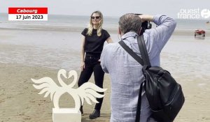VIDÉO. Katell Quillévéré en séance photos sur la plage au Festival de Cabourg