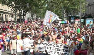 Des milliers de personnes défilent à Paris pour la marche des fiertés