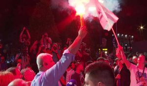 Législatives en Grèce: des partisans de Mitsotakis fêtent sa victoire