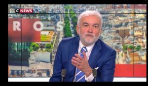 CNews : Pascal Praud ne sait pas qu'il est en direct dans L'Heure des Pros