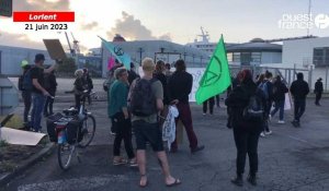 VIDÉO. Le paquebot Europa accueilli par une casserolade à Lorient